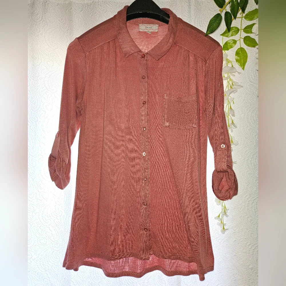 💵3/$20 Pink Rose Lightweight Mauve Button UpShirt - Picture 2 of 15